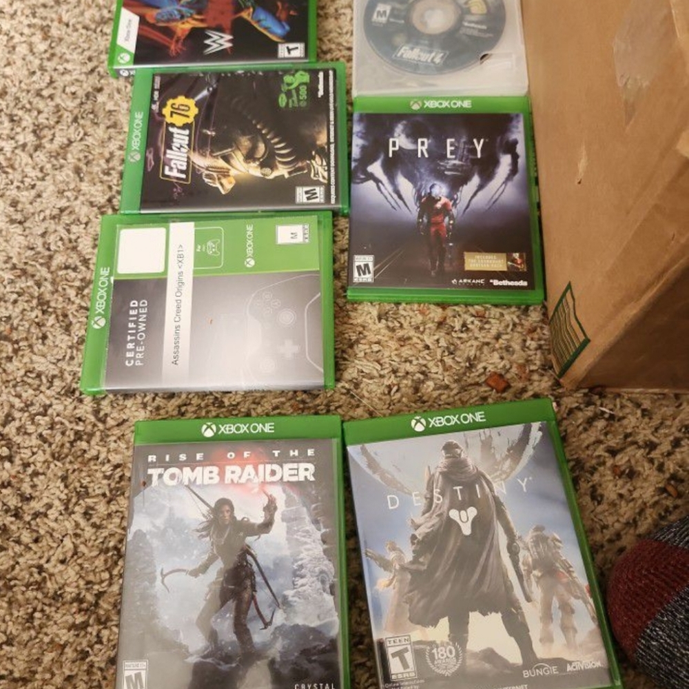 9 video games with Xbox one s white